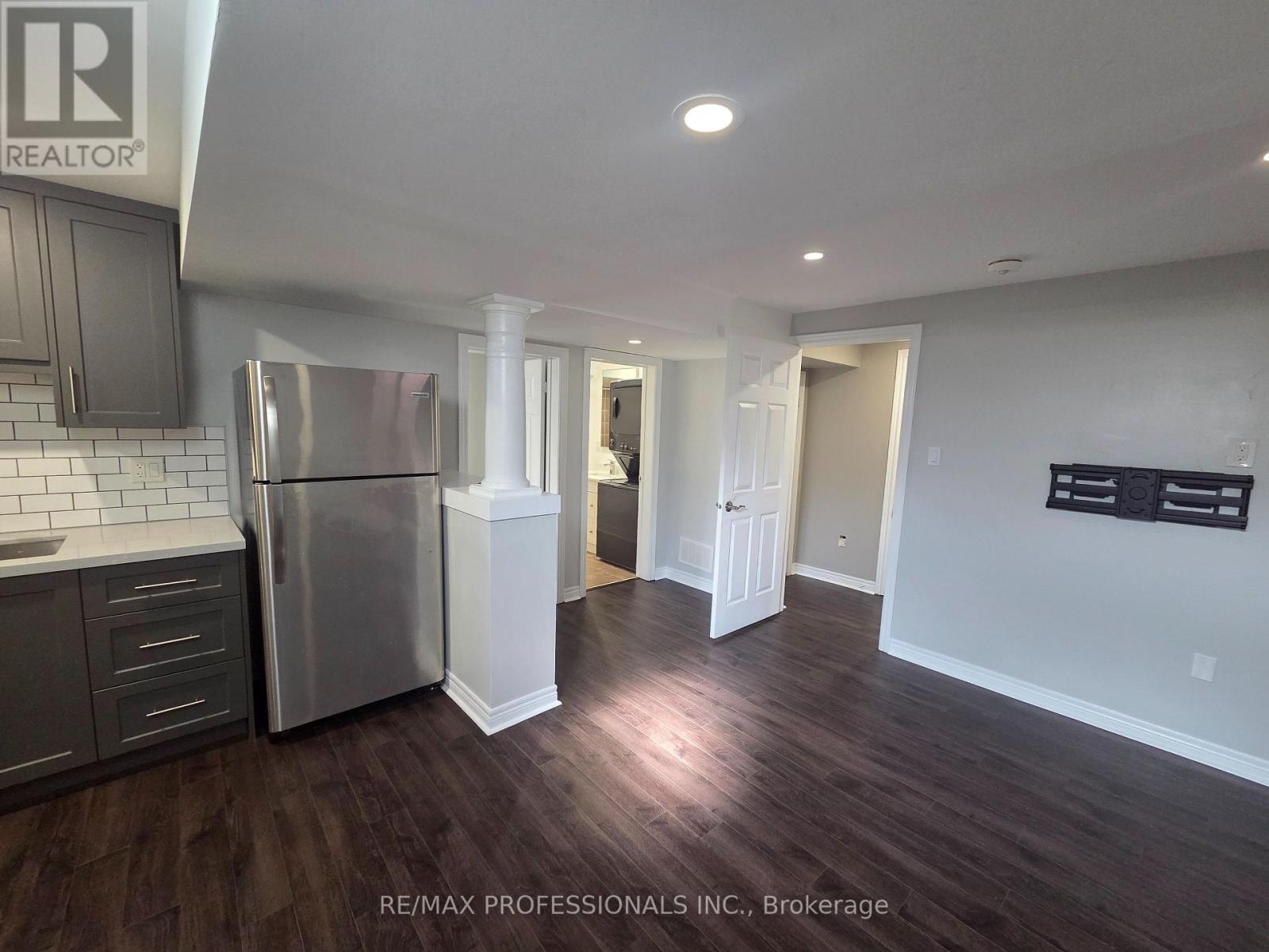 Bsmt - 7 Fallgate Drive, Brampton, Ontario  L6X 0R5 - Photo 6 - W13719704