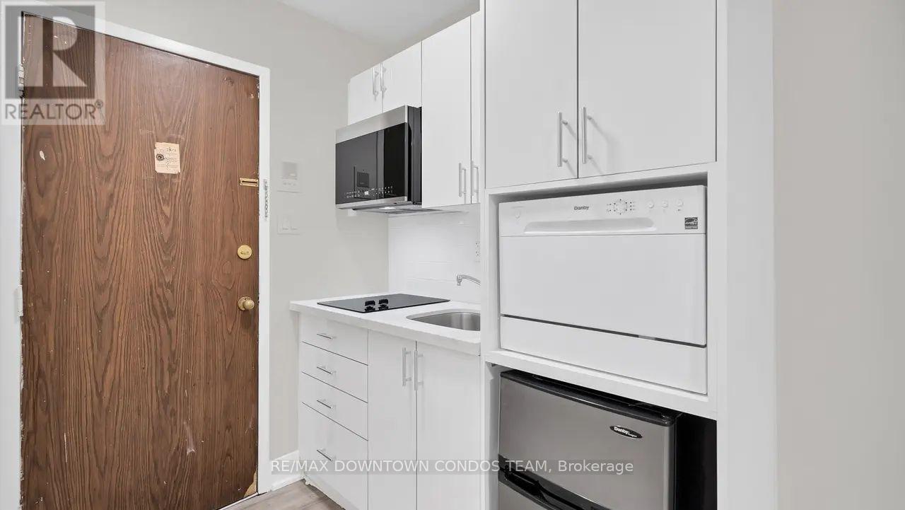 101 - 7 Thornburn Avenue, Toronto, Ontario  M6K 1C4 - Photo 7 - W13719730