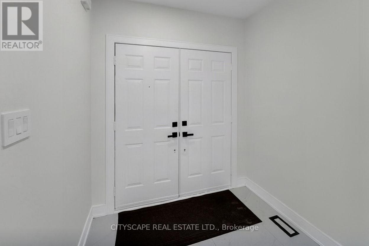 17 Ferncastle Crescent, Brampton, Ontario  L7A 3P2 - Photo 2 - W13719732