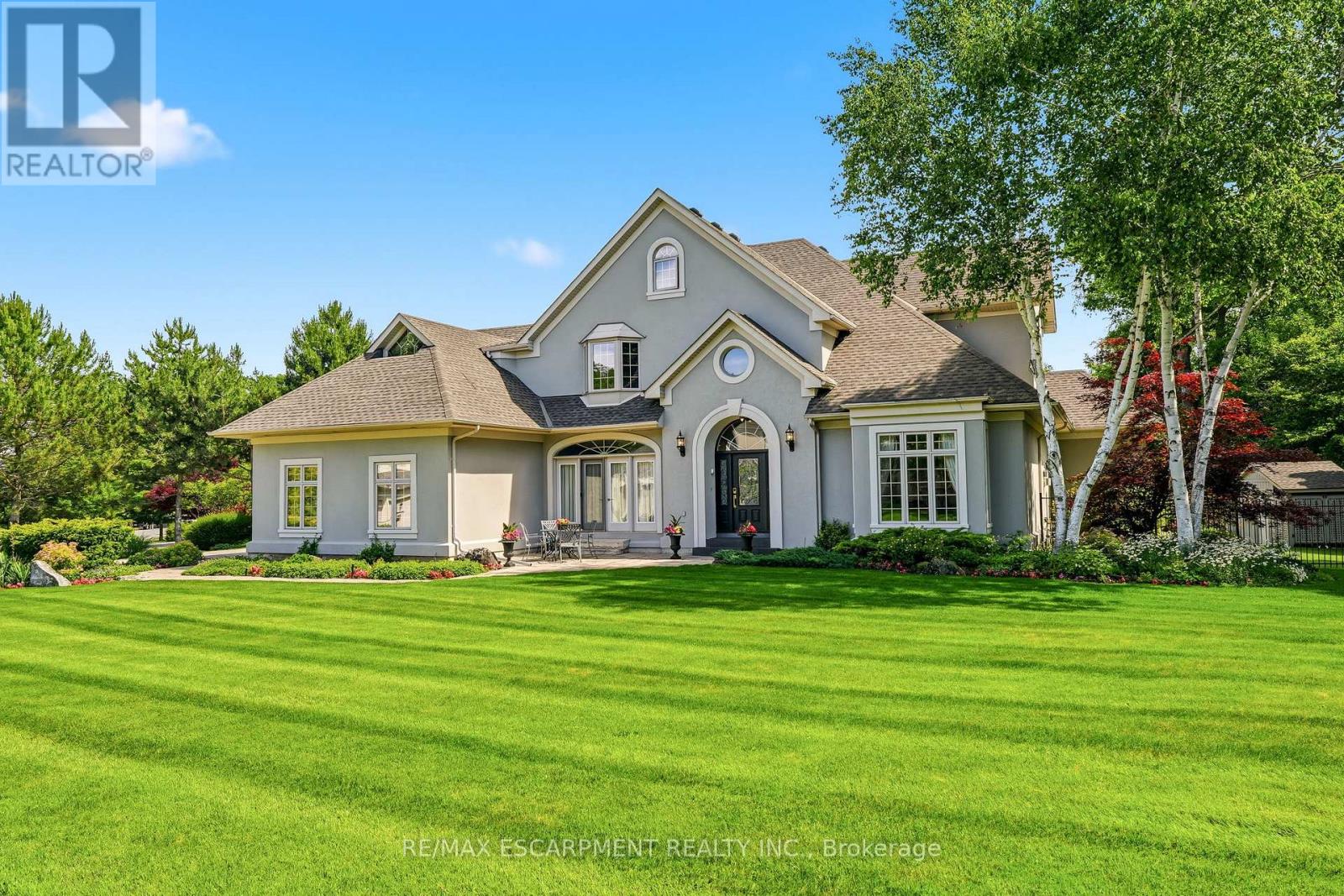 28 MILLCREEK COURT, Hamilton, Ontario