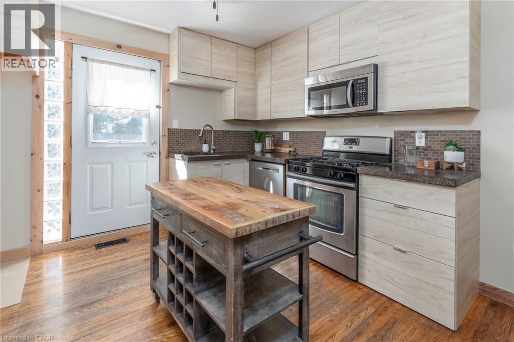 274 East 38th Street, Hamilton, Ontario  L8V 4G3 - Photo 7 - 40858567