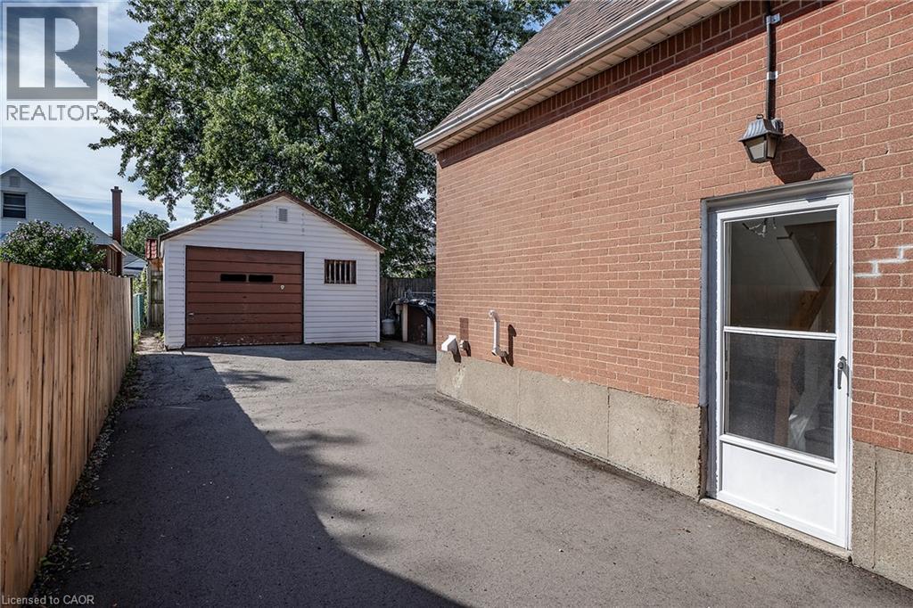 274 East 38th Street, Hamilton, Ontario  L8V 4G3 - Photo 16 - 40858567