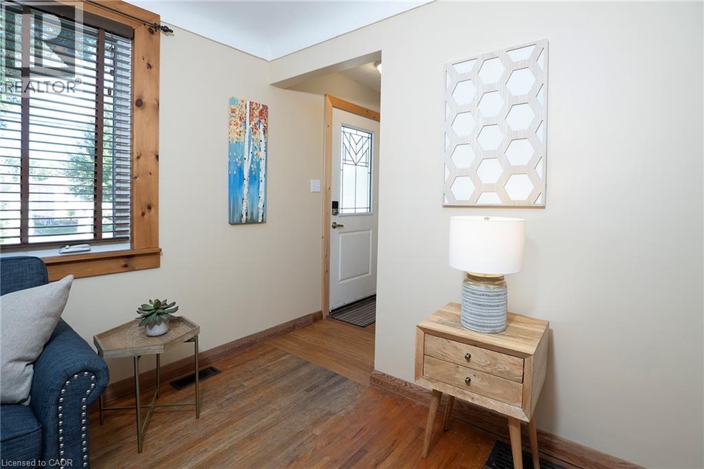 274 East 38th Street, Hamilton, Ontario  L8V 4G3 - Photo 4 - 40858567