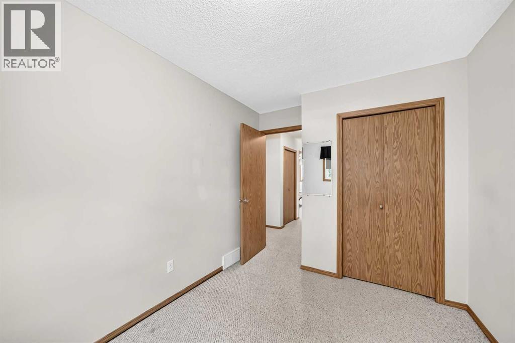 20 Everstone Place Sw, Calgary, Alberta  T2Y 4H9 - Photo 17 - A2339278