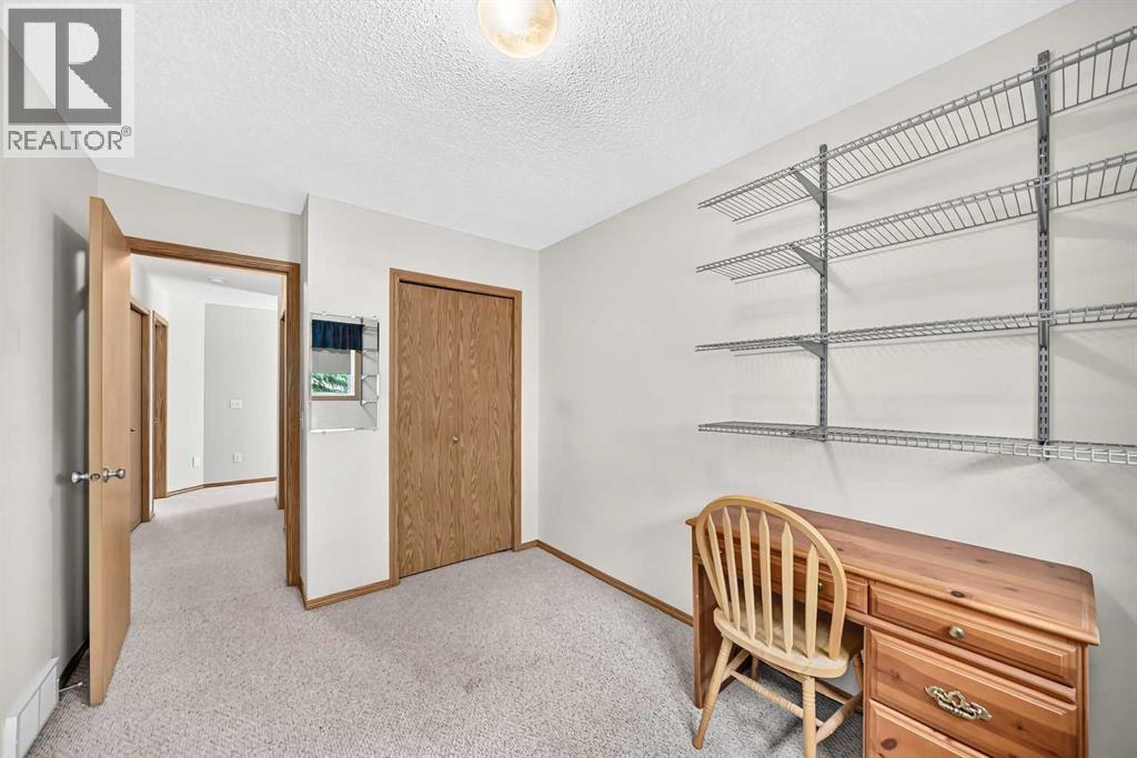 20 Everstone Place Sw, Calgary, Alberta  T2Y 4H9 - Photo 16 - A2339278