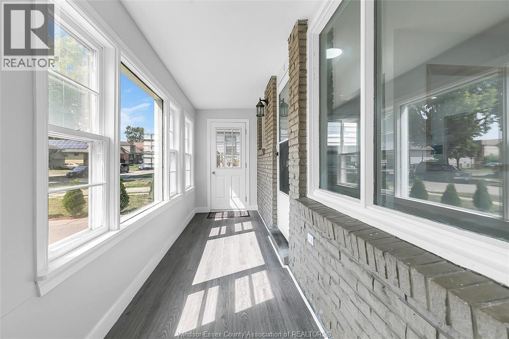 744 Mckay Avenue, Windsor, Ontario  N9B 2A1 - Photo 5 - 26020457