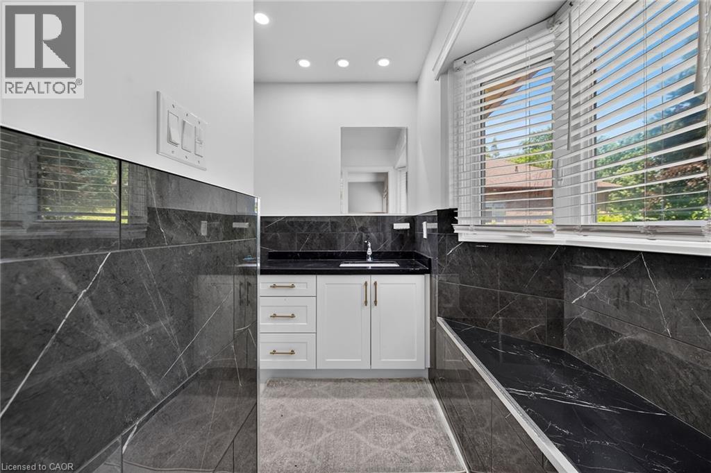 129 Aldercrest Avenue, Hamilton, Ontario  L9B 1L3 - Photo 27 - 40847549