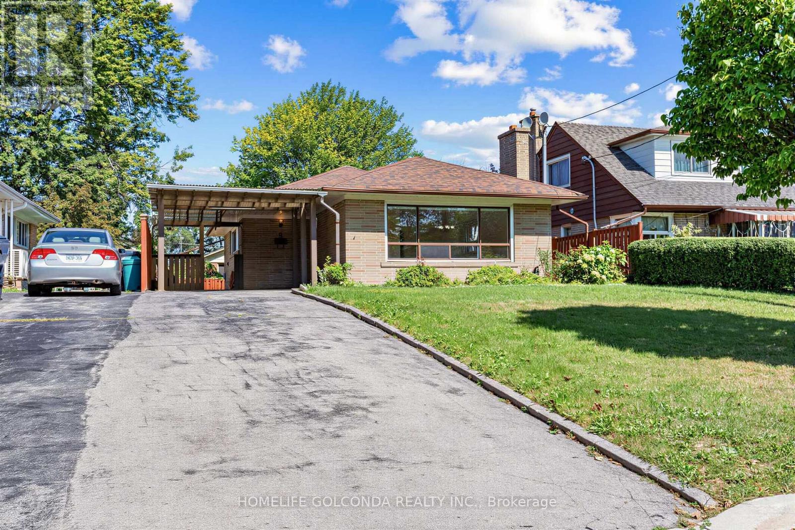 9 MOORECROFT CRESCENT, Toronto, Ontario
