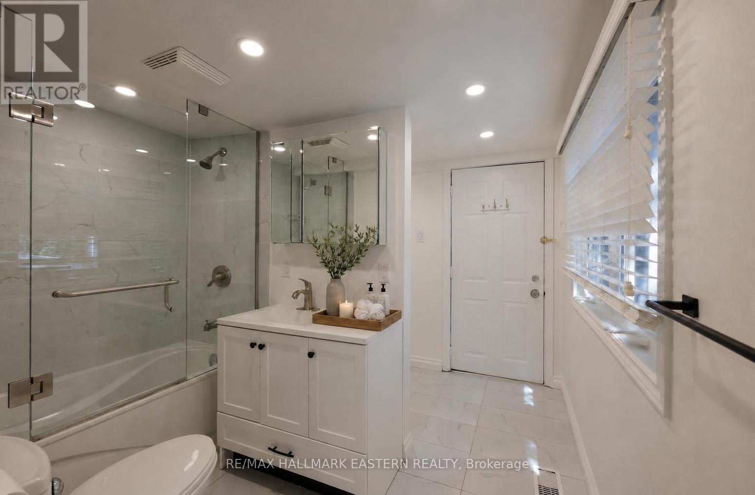 821 Craven Road, Toronto, Ontario  M4L 2Z7 - Photo 11 - E13608410