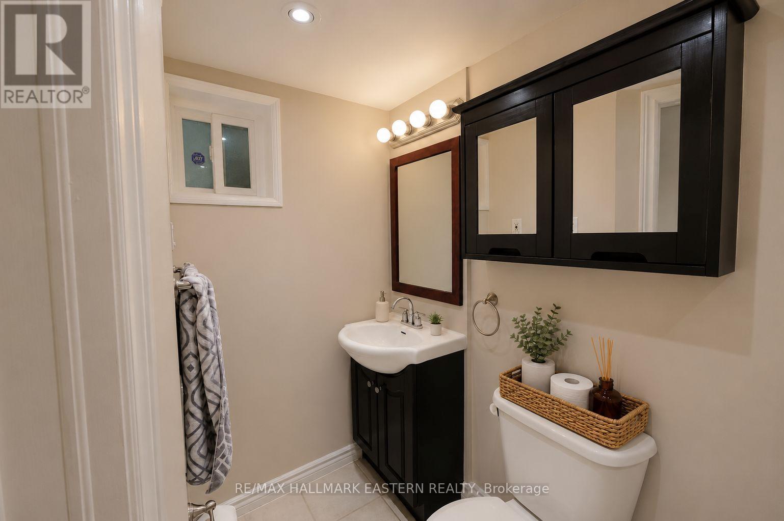 821 Craven Road, Toronto, Ontario  M4L 2Z7 - Photo 12 - E13608410