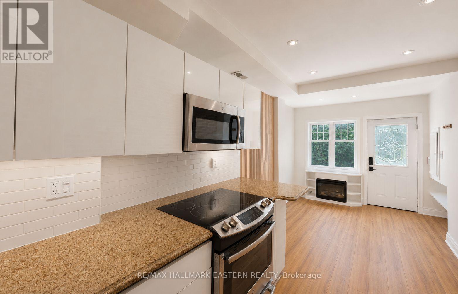 821 Craven Road, Toronto, Ontario  M4L 2Z7 - Photo 5 - E13608410