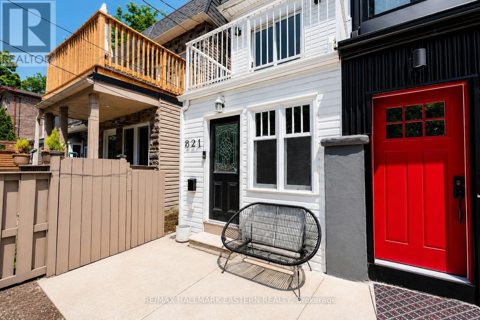 821 Craven Road, Toronto, Ontario  M4L 2Z7 - Photo 2 - E13608410