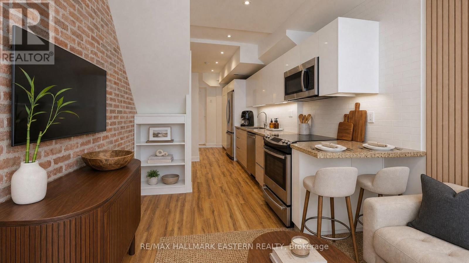 821 Craven Road, Toronto, Ontario  M4L 2Z7 - Photo 4 - E13608410