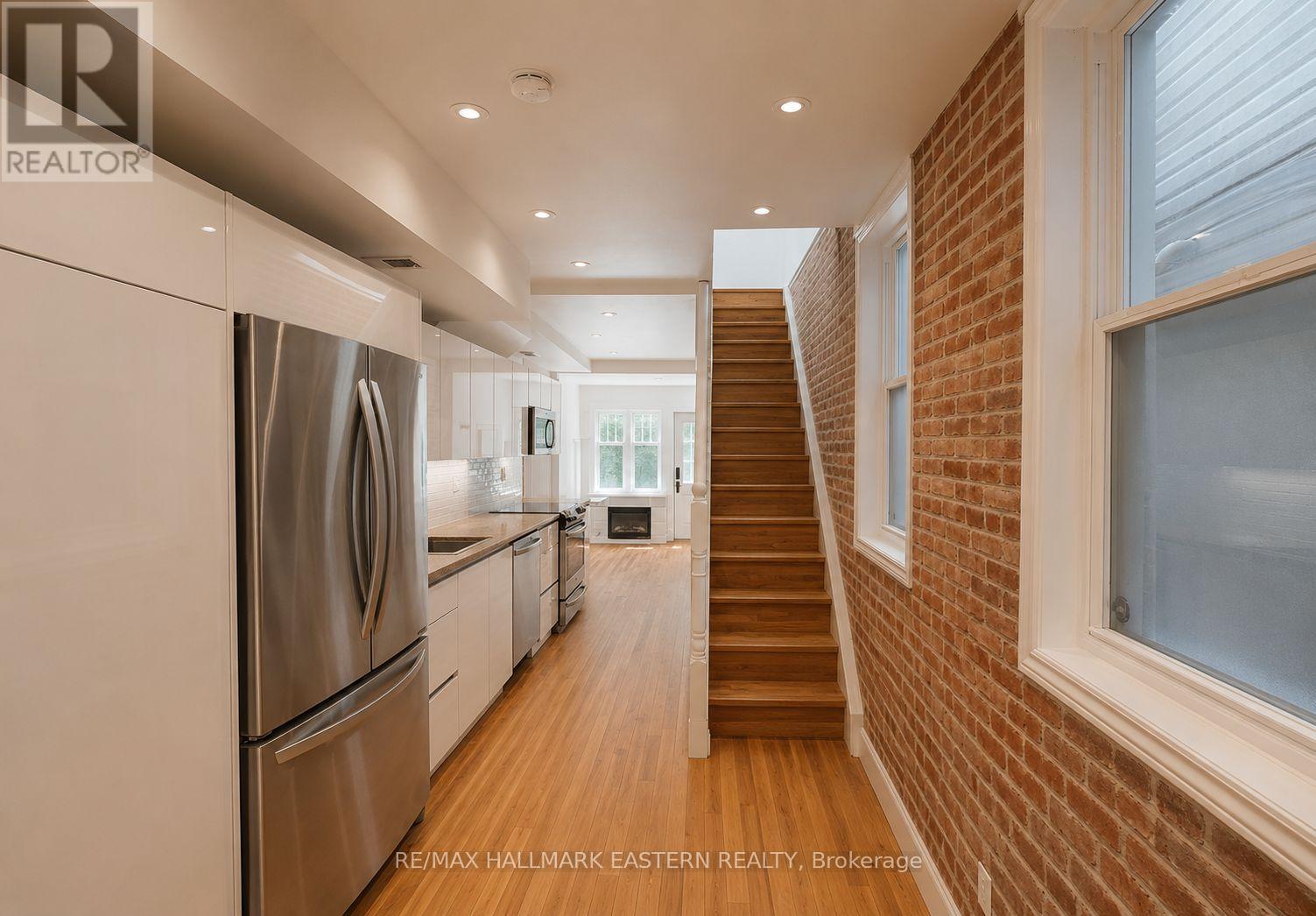 821 Craven Road, Toronto, Ontario  M4L 2Z7 - Photo 6 - E13608410