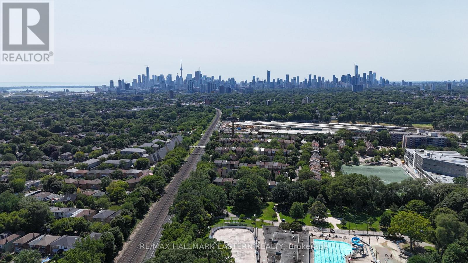 821 Craven Road, Toronto, Ontario  M4L 2Z7 - Photo 17 - E13608410