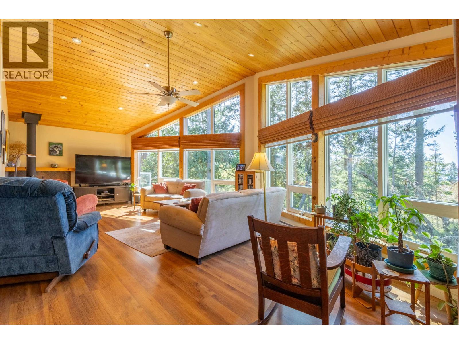 2635 Shoal Road, Pender Island, British Columbia  V0N 2M2 - Photo 6 - R3159450