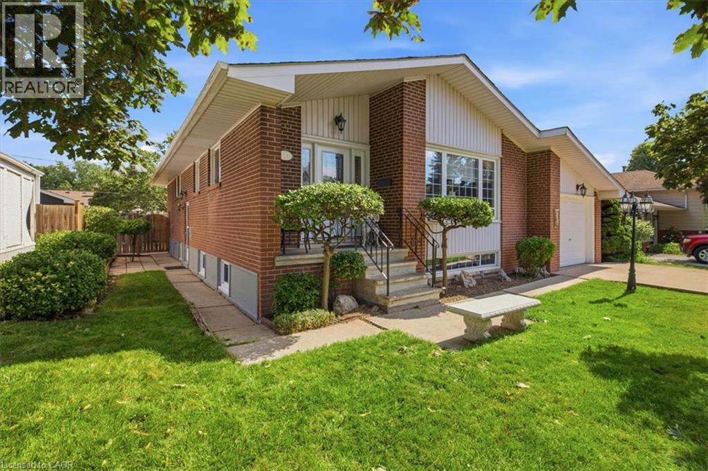 343 Duncombe Drive, Burlington, Ontario  L7L 4M2 - Photo 3 - 40857935