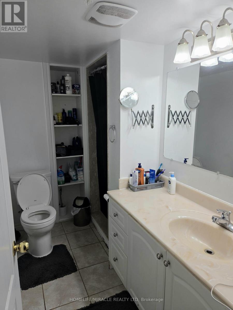 21 Mario Street, Brampton, Ontario  L6P 1N1 - Photo 10 - W13712308