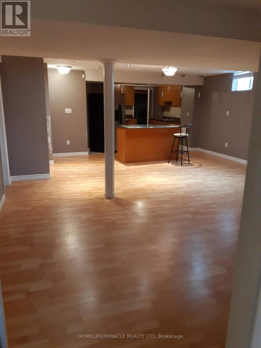 21 Mario Street, Brampton, Ontario  L6P 1N1 - Photo 3 - W13712308