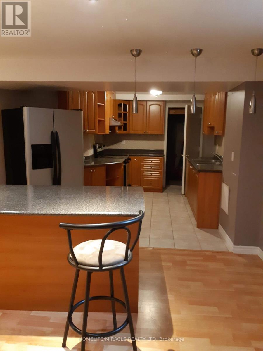 21 Mario Street, Brampton, Ontario  L6P 1N1 - Photo 5 - W13712308