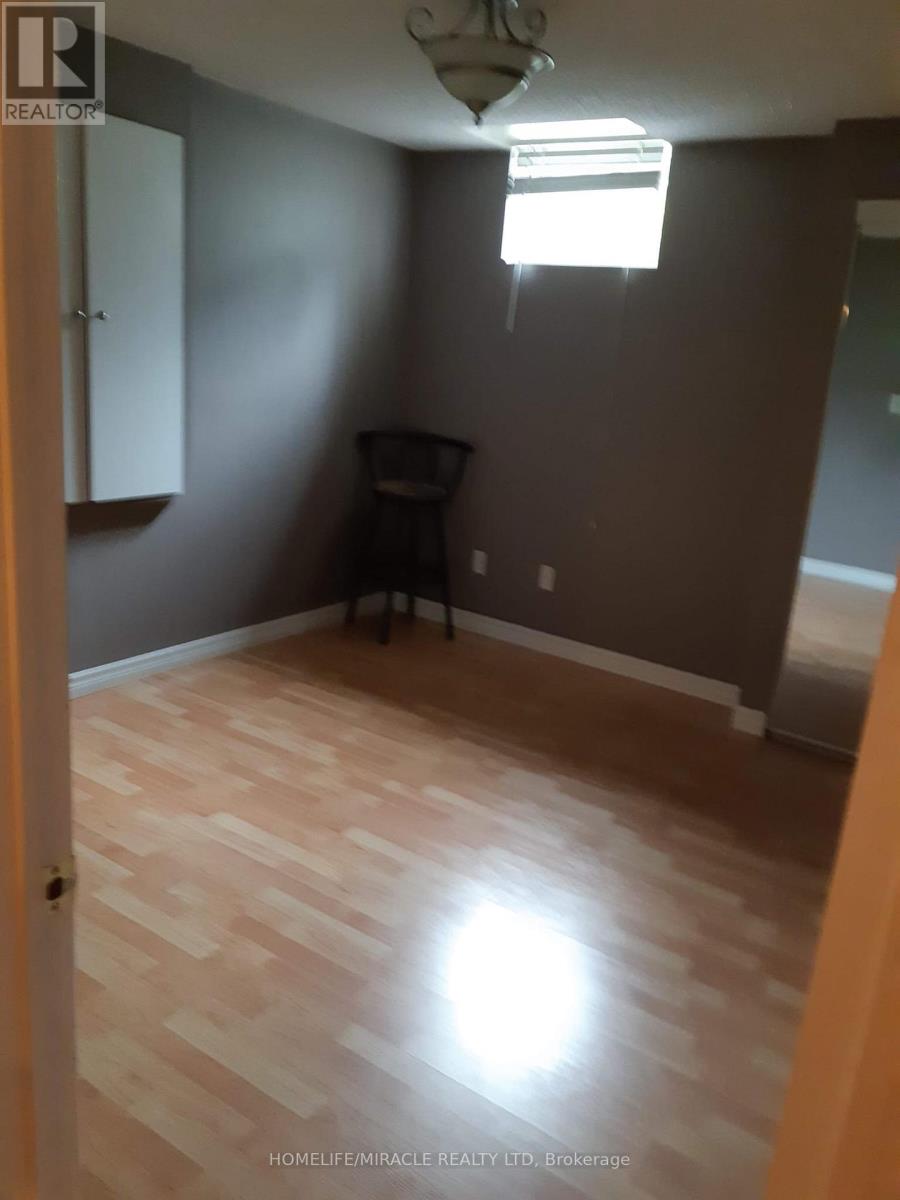 21 Mario Street, Brampton, Ontario  L6P 1N1 - Photo 6 - W13712308