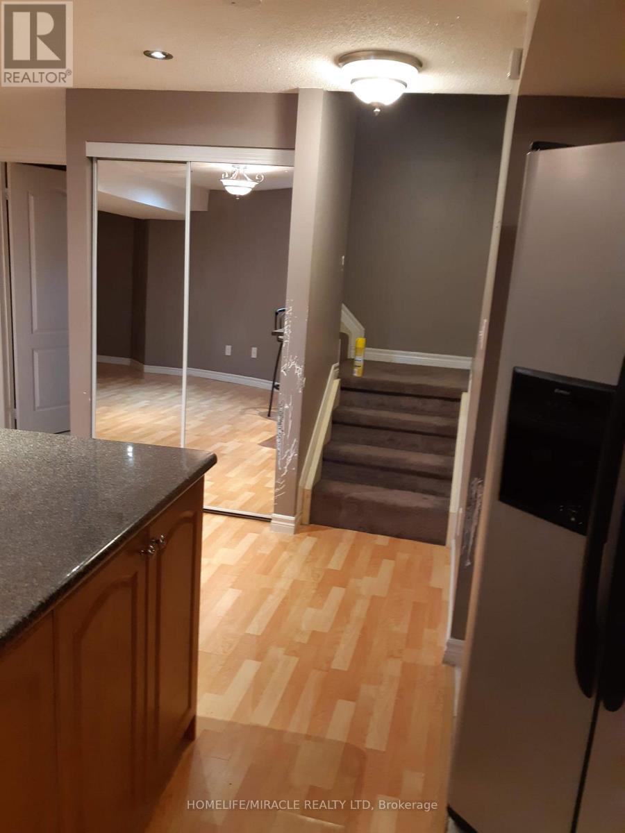 21 Mario Street, Brampton, Ontario  L6P 1N1 - Photo 7 - W13712308