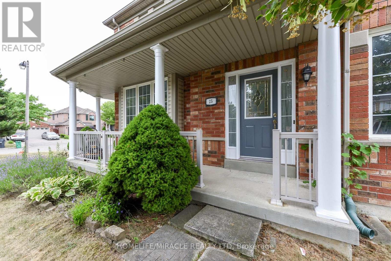 25 Blackcherry Lane, Brampton, Ontario  L6R 2Y5 - Photo 3 - W13719804