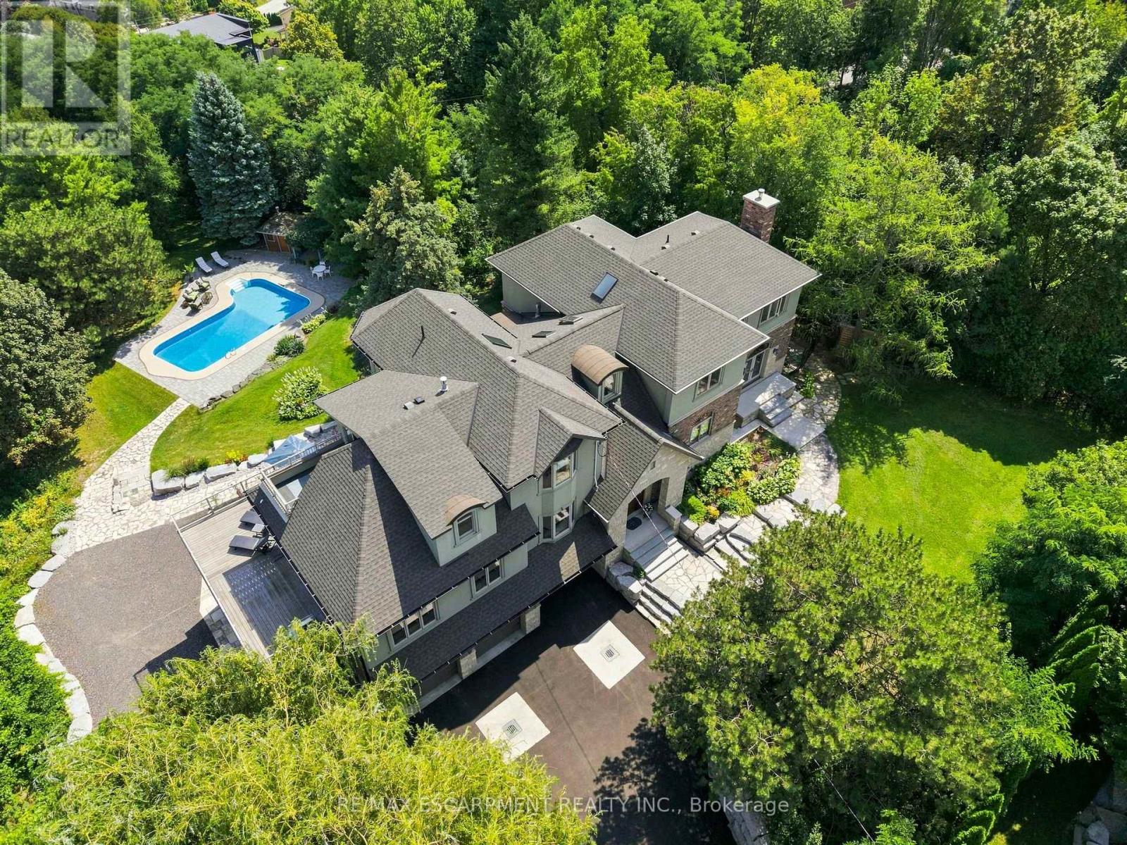 1296 DUNDAS STREET, Burlington, Ontario
