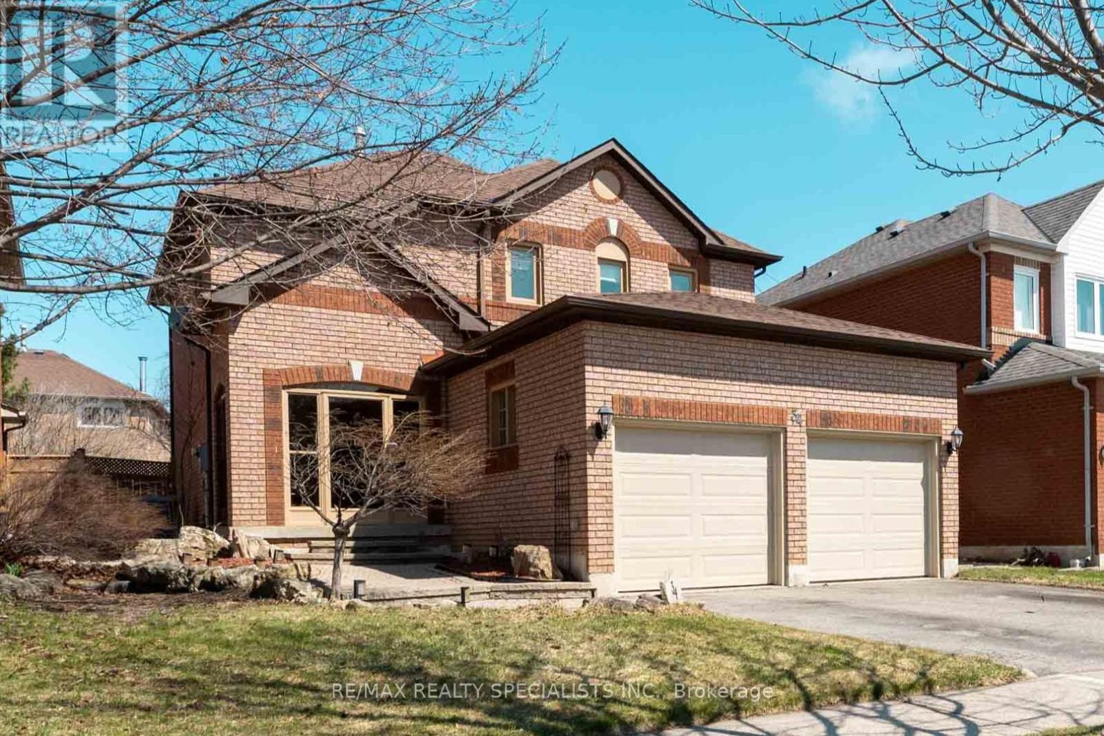 34 Killaloe Crescent, Halton Hills, Ontario  L7G 5N2 - Photo 1 - W13719866