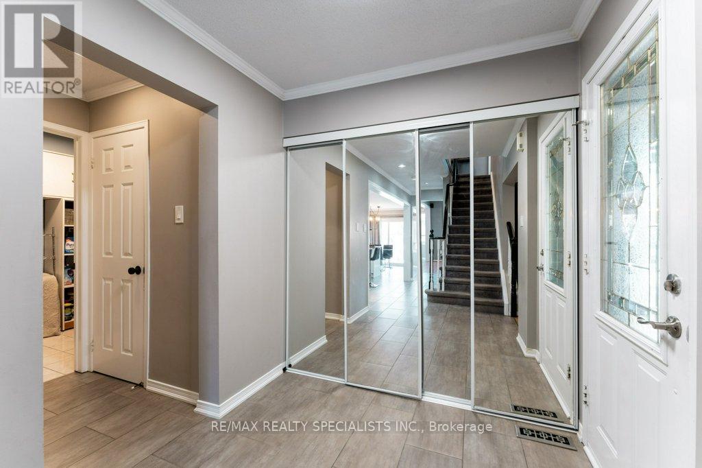 34 Killaloe Crescent, Halton Hills, Ontario  L7G 5N2 - Photo 8 - W13719866