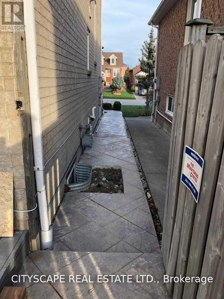 Bsmt - 5520 Prosper Circuit, Mississauga, Ontario  L5V 2E5 - Photo 3 - W13709942