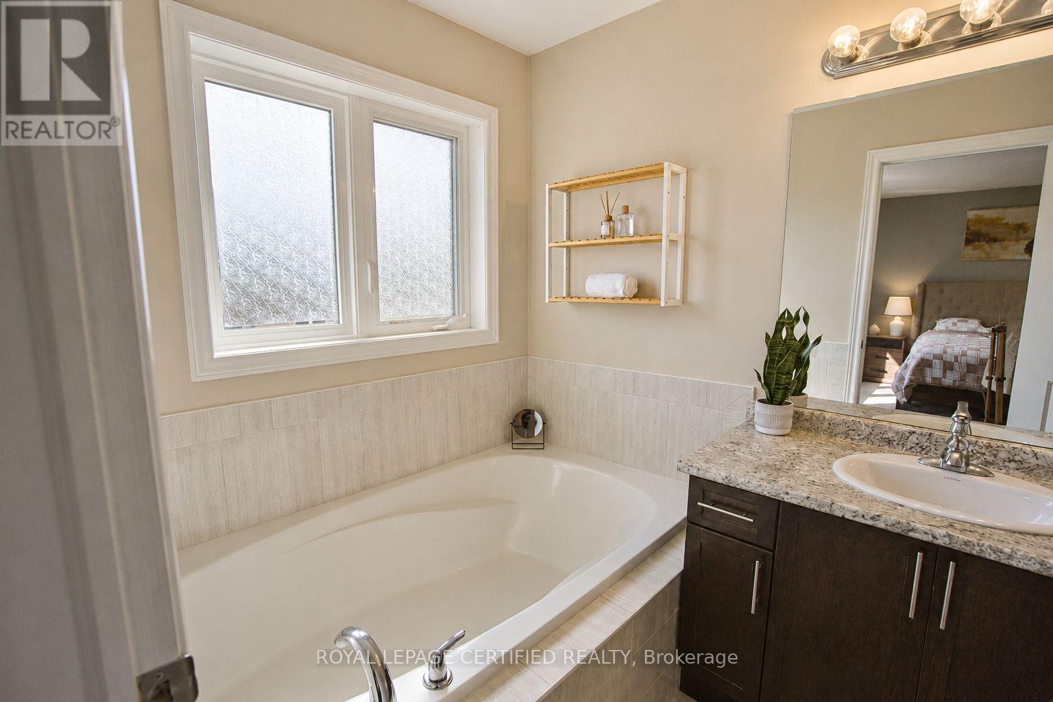 5 Bethune Avenue, Hamilton, Ontario  L0R 1P0 - Photo 25 - X13719824