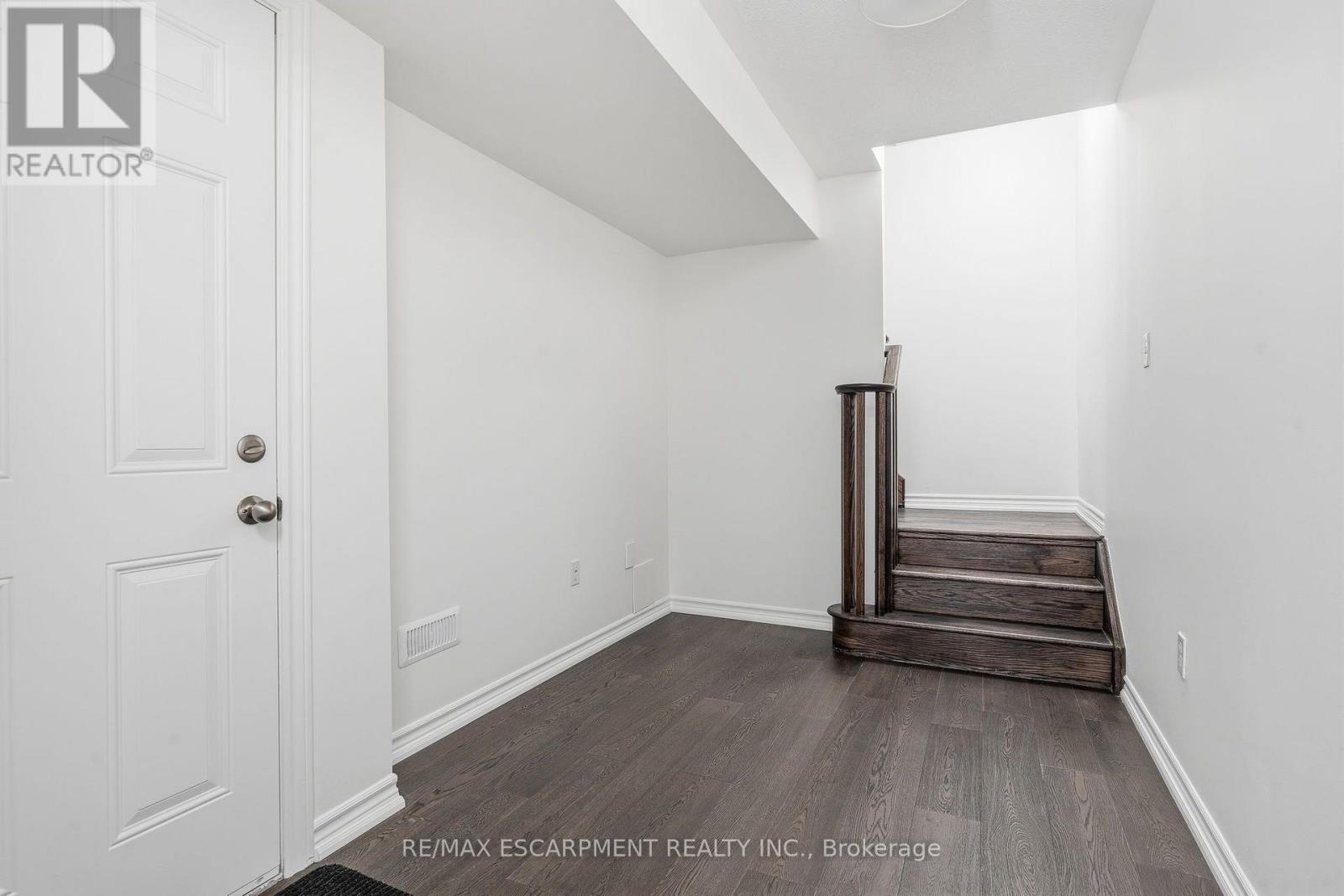 26 Hiscott Drive, Hamilton, Ontario  L8B 0A3 - Photo 3 - X13719858