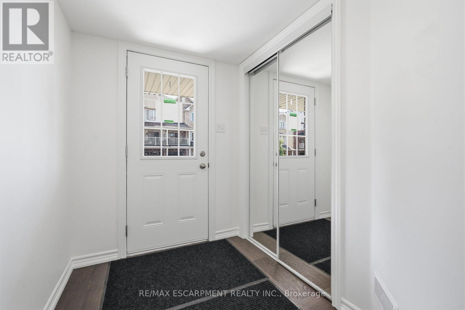 26 Hiscott Drive, Hamilton, Ontario  L8B 0A3 - Photo 4 - X13719858