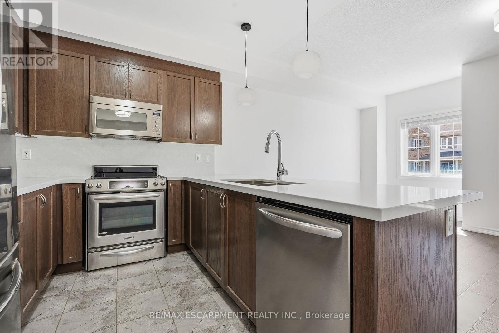 26 Hiscott Drive, Hamilton, Ontario  L8B 0A3 - Photo 6 - X13719858