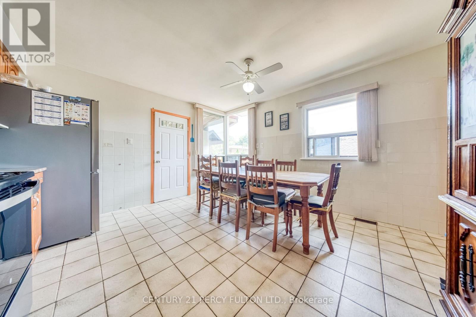 15 Haverson Boulevard, Toronto, Ontario  M6M 3J5 - Photo 12 - W13719000