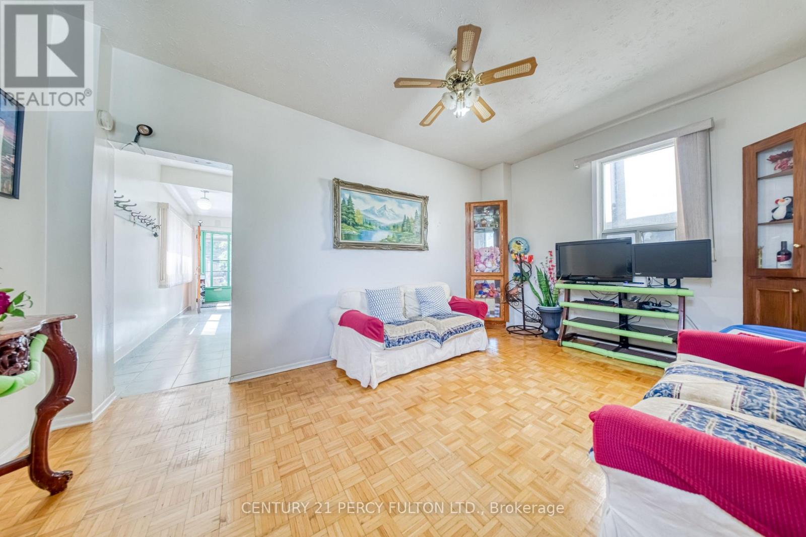 15 Haverson Boulevard, Toronto, Ontario  M6M 3J5 - Photo 7 - W13719000
