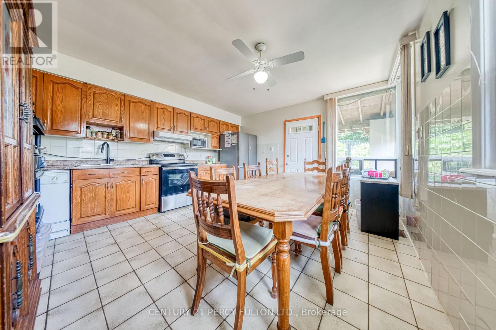 15 Haverson Boulevard, Toronto, Ontario  M6M 3J5 - Photo 9 - W13719000