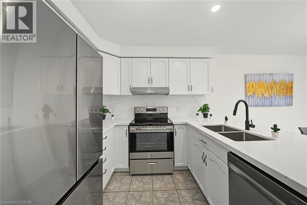 11 Sedona Court, Hamilton, Ontario  L9B 2R1 - Photo 15 - 40858911
