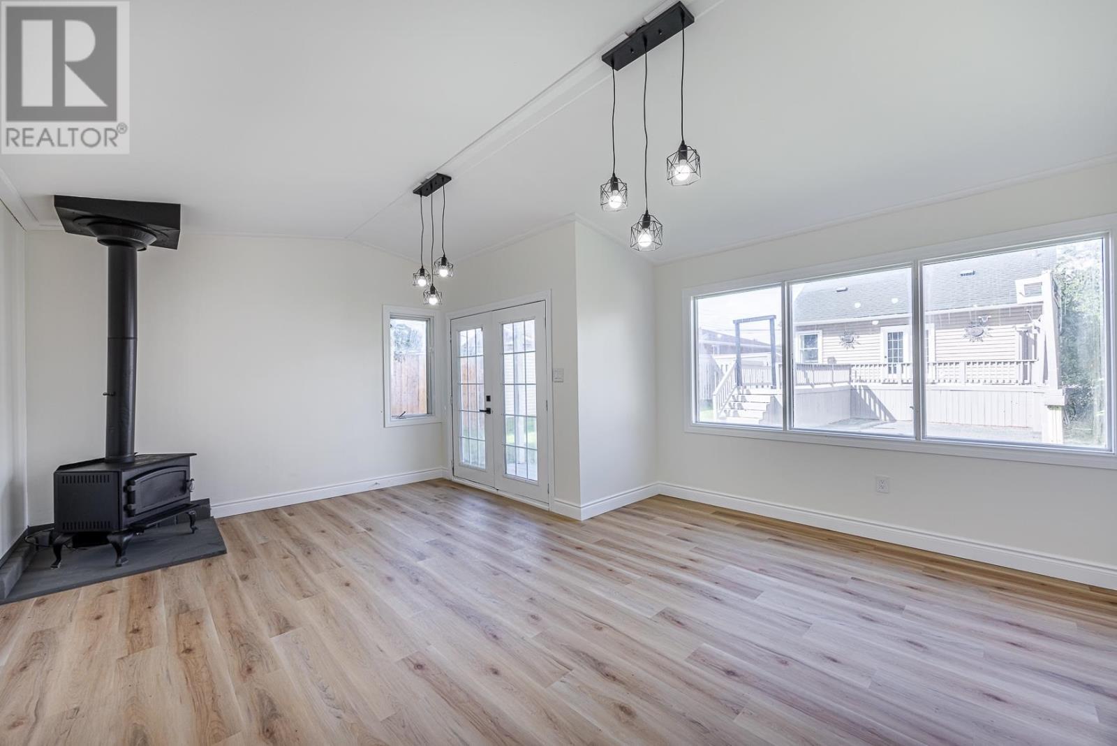 348 First Ave, Sault Ste. Marie, Ontario  P6C 4P1 - Photo 4 - SM262346