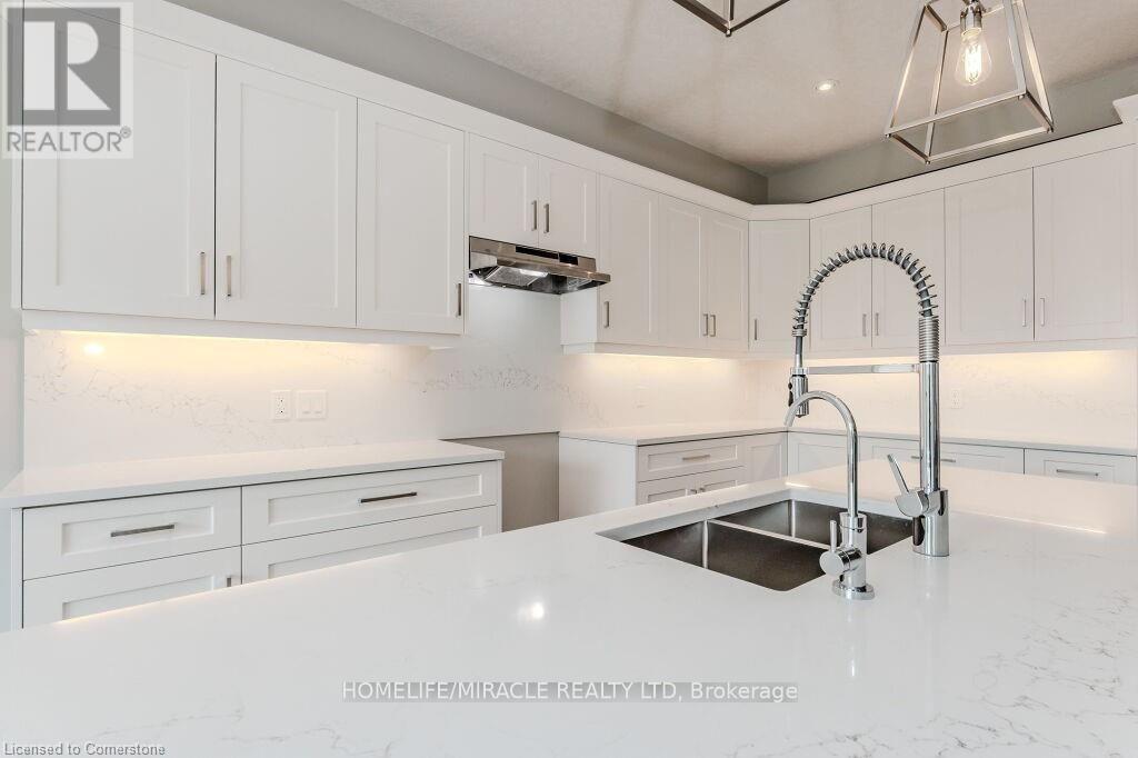 249 Ladyslipper Drive, Waterloo, Ontario  N2V 0H5 - Photo 4 - X13716464