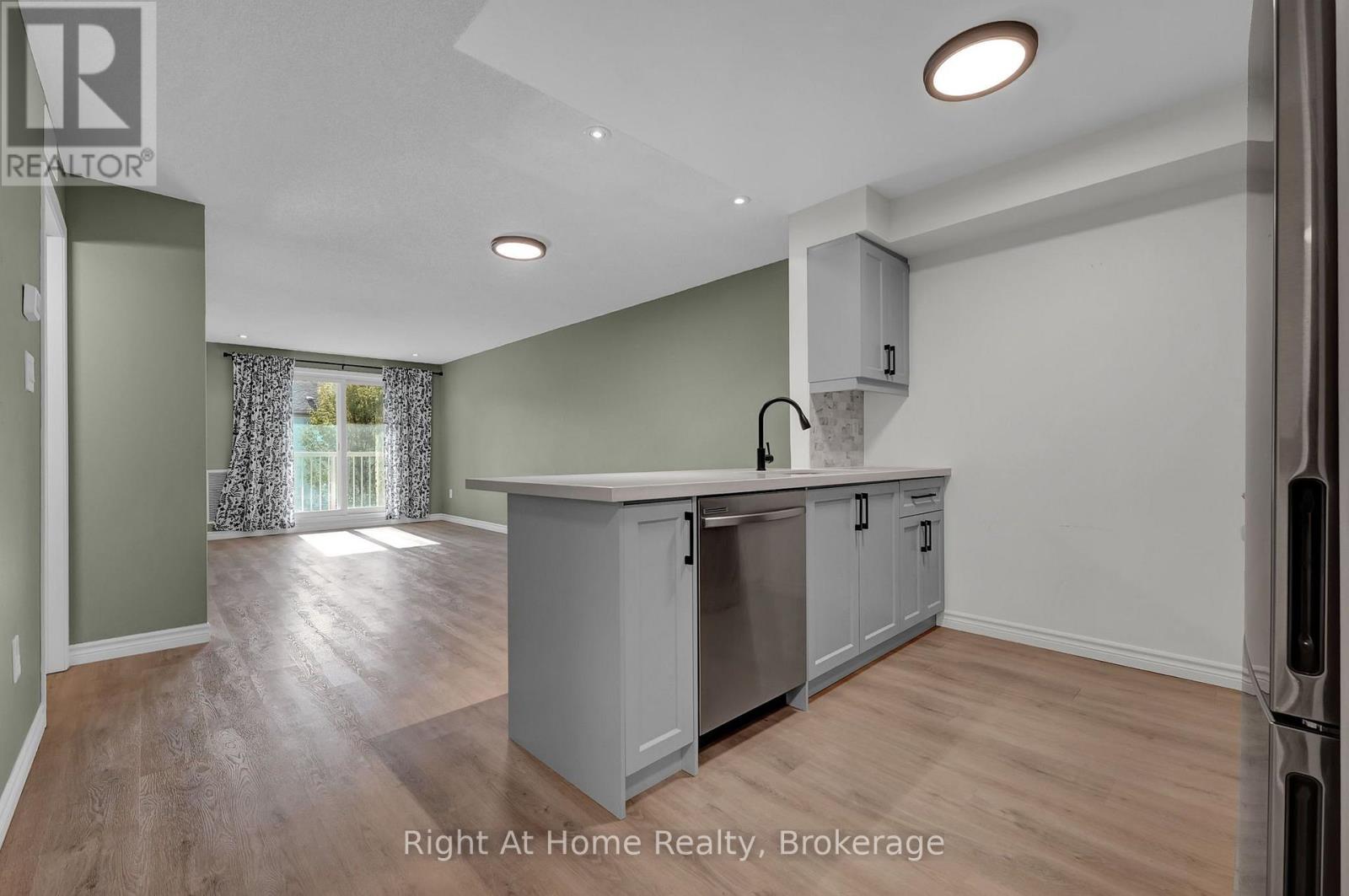 2 - 36 Petra Way, Whitby, Ontario  L1R 0A5 - Photo 8 - E13719948