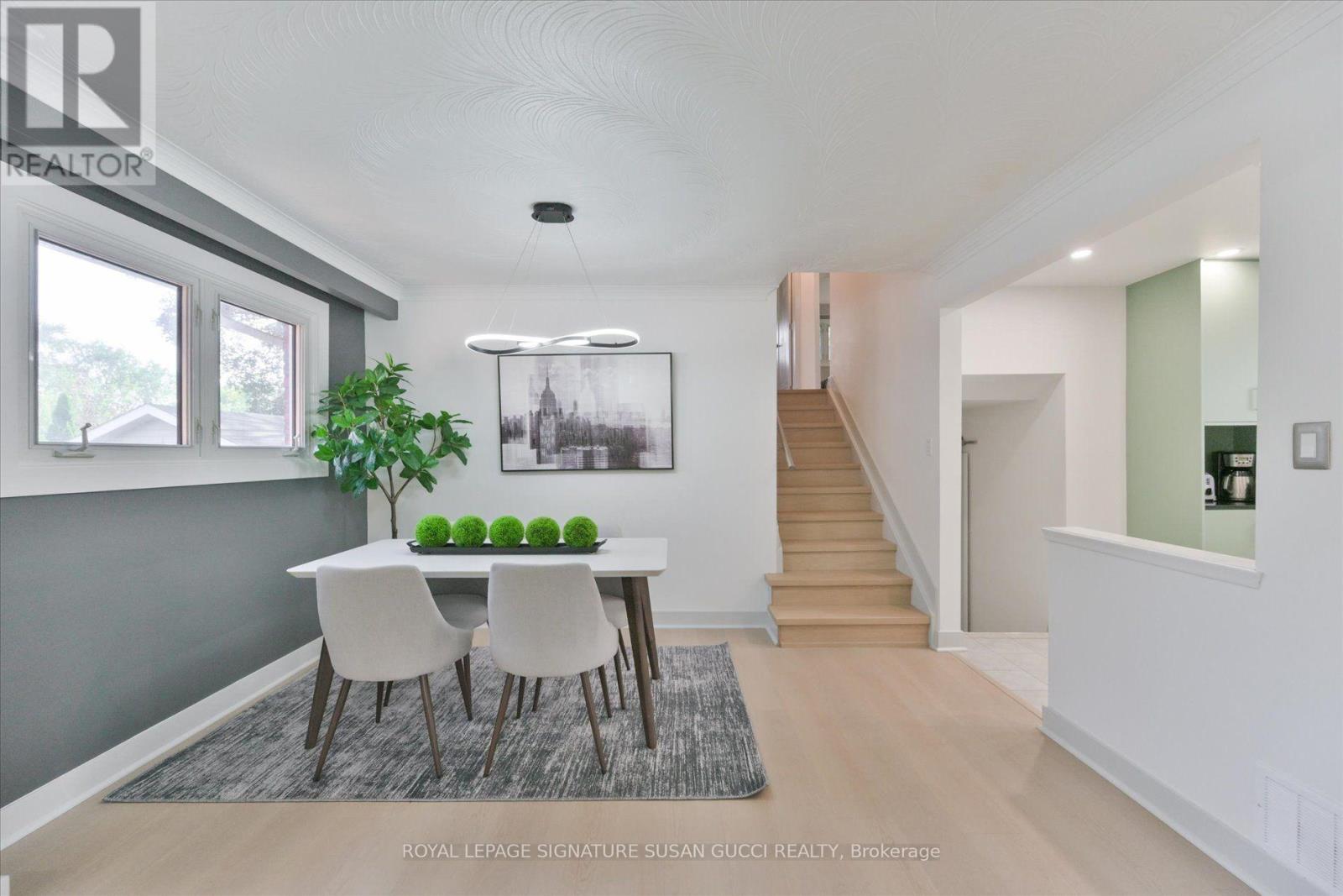 16 Squires Avenue, Toronto, Ontario  M4B 2R3 - Photo 10 - E13720036