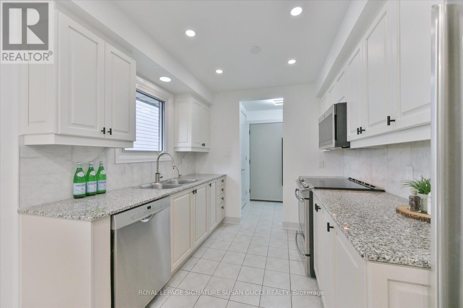 16 Squires Avenue, Toronto, Ontario  M4B 2R3 - Photo 14 - E13720036
