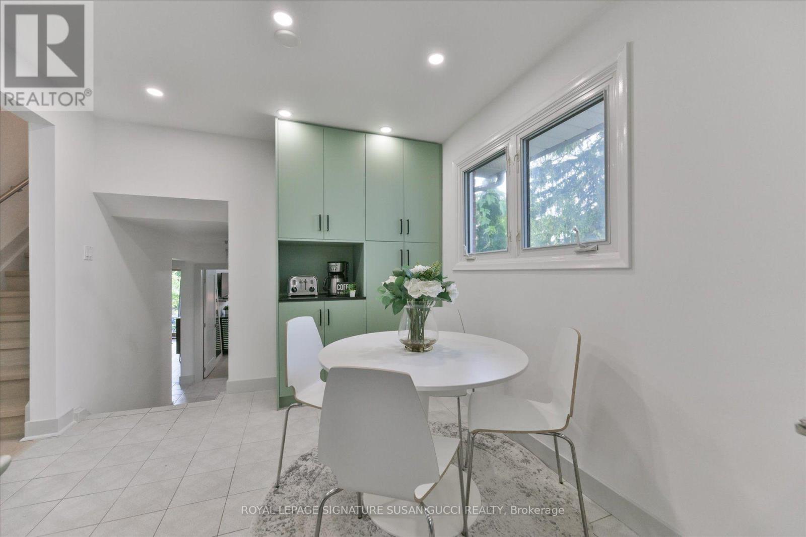 16 Squires Avenue, Toronto, Ontario  M4B 2R3 - Photo 16 - E13720036