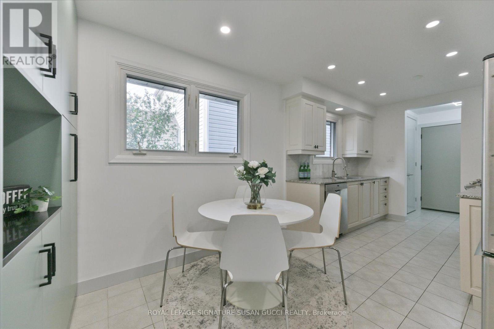 16 Squires Avenue, Toronto, Ontario  M4B 2R3 - Photo 18 - E13720036
