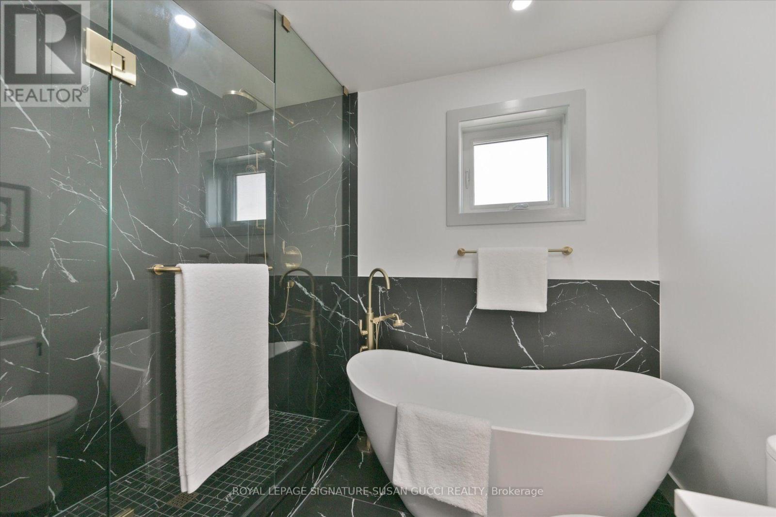 16 Squires Avenue, Toronto, Ontario  M4B 2R3 - Photo 26 - E13720036