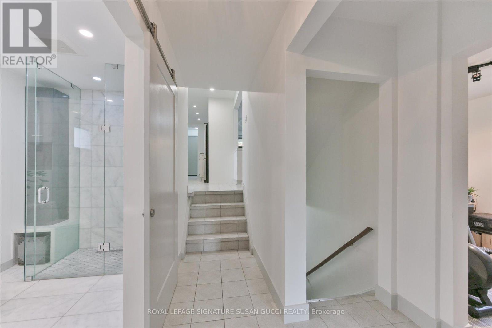 16 Squires Avenue, Toronto, Ontario  M4B 2R3 - Photo 28 - E13720036