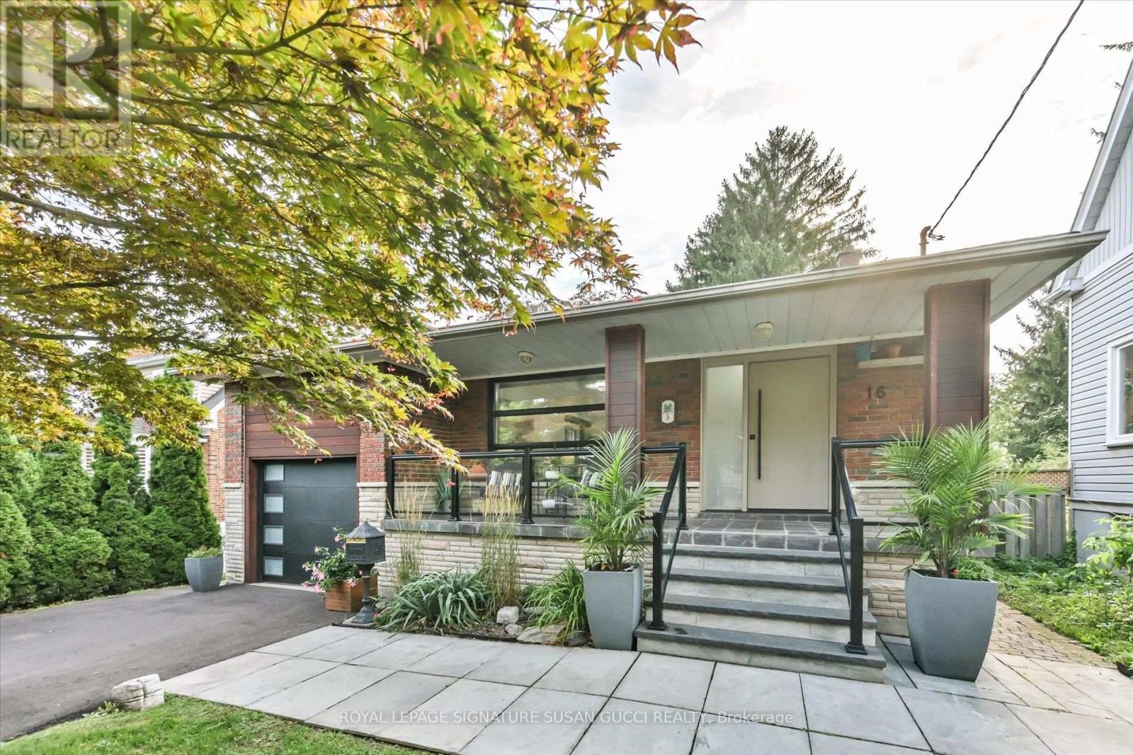 16 Squires Avenue, Toronto, Ontario  M4B 2R3 - Photo 3 - E13720036
