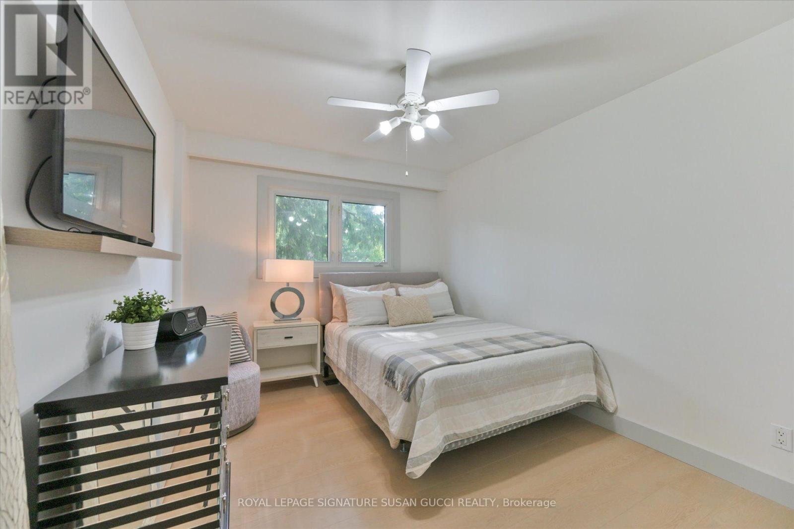 16 Squires Avenue, Toronto, Ontario  M4B 2R3 - Photo 32 - E13720036